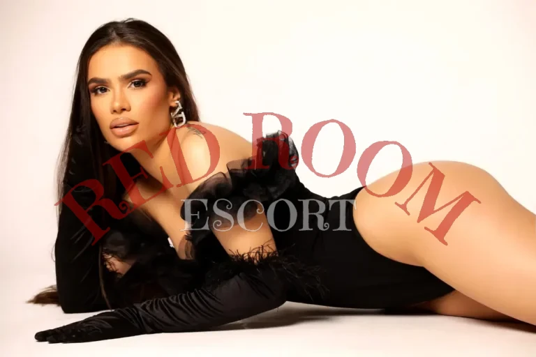 Эскортница Рада - грудь 3, рост 172 см, вес 58 кг, цвет волос Брюнетки, этничность Европейская