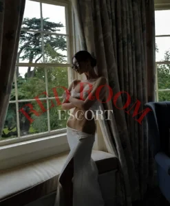 Эскортница Соня - грудь 3, рост 163 см, вес 49 кг, цвет волос Брюнетки, этничность Европейская