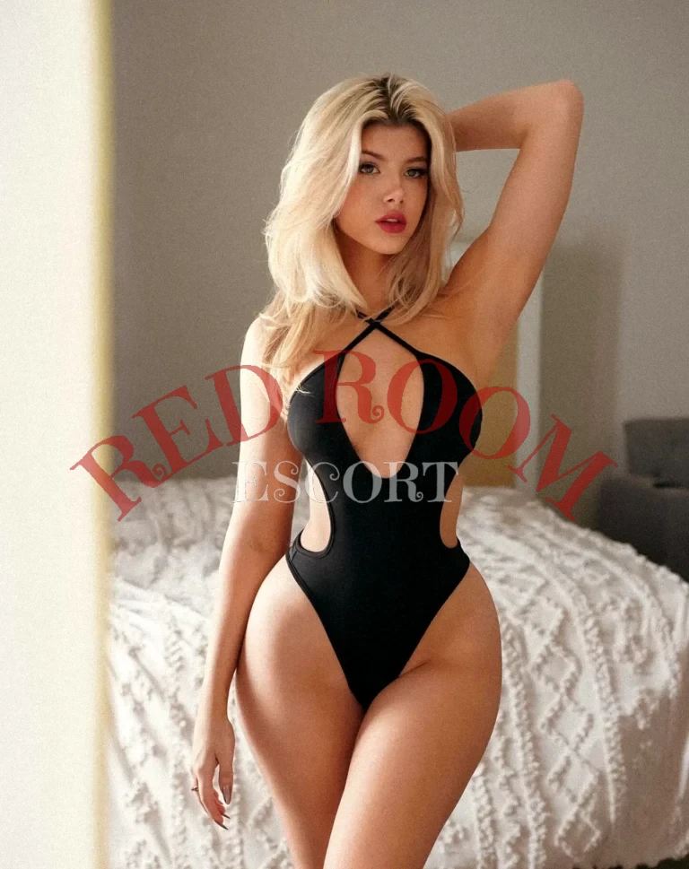 Эскортница Ульяна - грудь 3, рост 166 см, вес 51 кг, цвет волос Блондинки, этничность Европейская