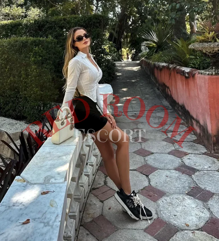 Эскортница Виктория - грудь 3, рост 170 см, вес 57 кг, цвет волос Шатенки, этничность Европейская