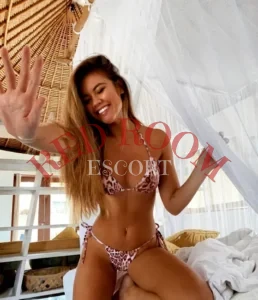 Эскортница Вероника - грудь 3, рост 175 см, вес 60 кг, цвет волос Русые, этничность Азиатская