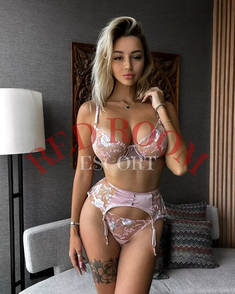 Эскортница Элеонора - грудь 4, рост 175 см, вес 65 кг, цвет волос Русые, этничность Европейская