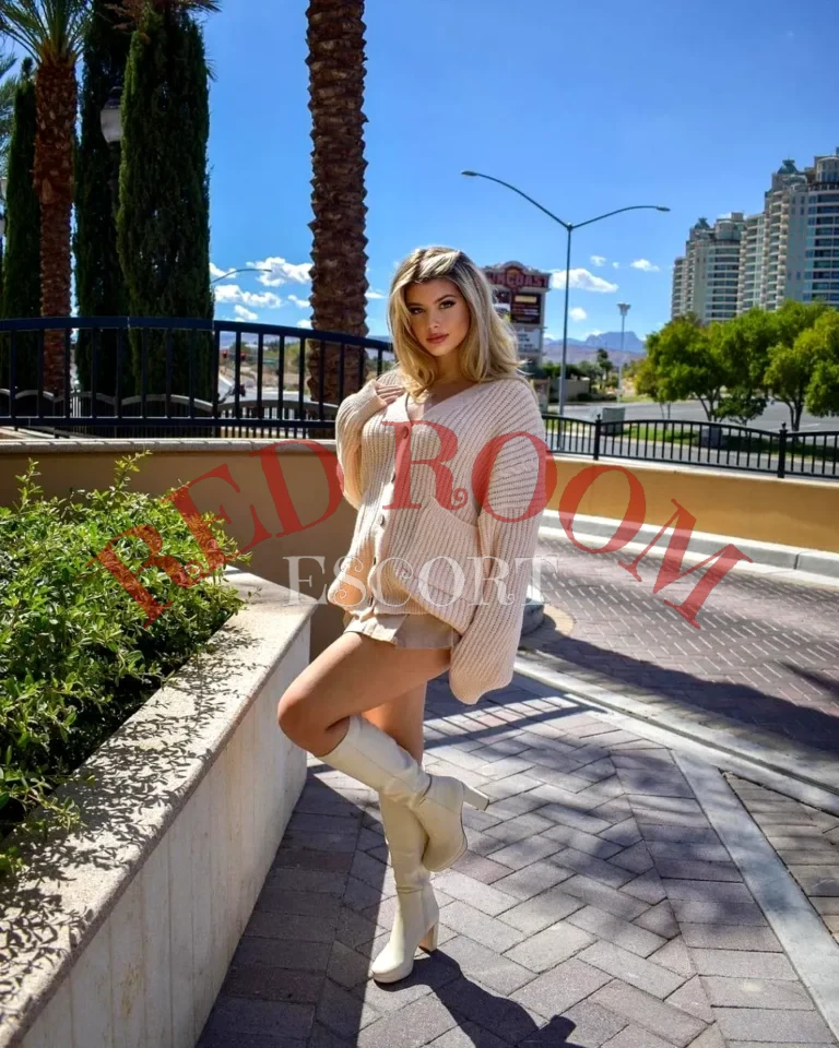 Эскортница Илона - грудь 3, рост 175 см, вес 58 кг, цвет волос Блондинки, этничность Европейская