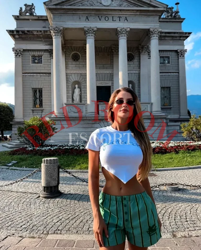 Эскортница Виктория - грудь 3, рост 170 см, вес 57 кг, цвет волос Шатенки, этничность Европейская