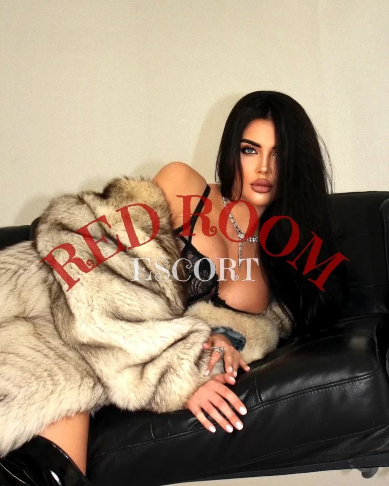 Эскортница Нэлли - грудь 4, рост 165 см, вес 52 кг, цвет волос Брюнетки, этничность Европейская