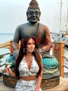 Эскортница Ева - грудь 3, рост 173 см, вес 59 кг, цвет волос Шатенки, этничность Латиноамериканская