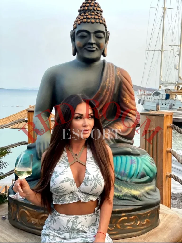 Эскортница Ева - грудь 3, рост 173 см, вес 59 кг, цвет волос Шатенки, этничность Латиноамериканская