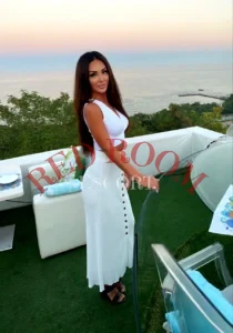 Эскортница Ева - грудь 3, рост 173 см, вес 59 кг, цвет волос Шатенки, этничность Латиноамериканская