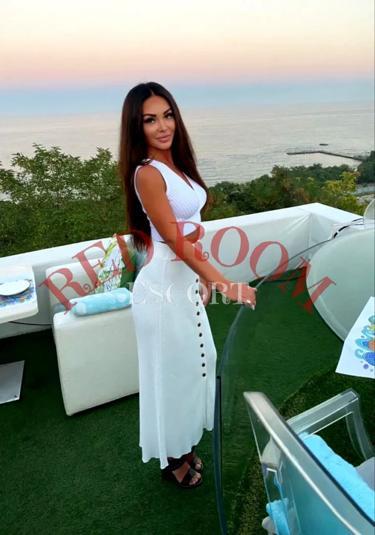 Эскортница Ева - грудь 3, рост 173 см, вес 59 кг, цвет волос Шатенки, этничность Латиноамериканская