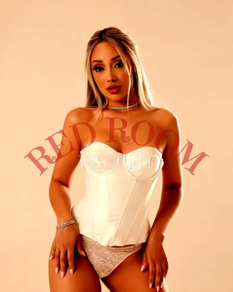 Эскортница Регина - грудь 3, рост 176 см, вес 65 кг, цвет волос Блондинки, этничность Азиатская