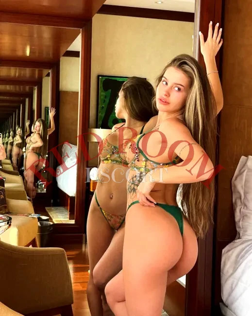 Эскортница Софи - грудь 3, рост 164 см, вес 50 кг, цвет волос Русые, этничность Европейская