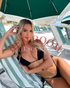 Эскортница Элина - грудь 3, рост 169 см, вес 56 кг, цвет волос Блондинки, этничность Европейская