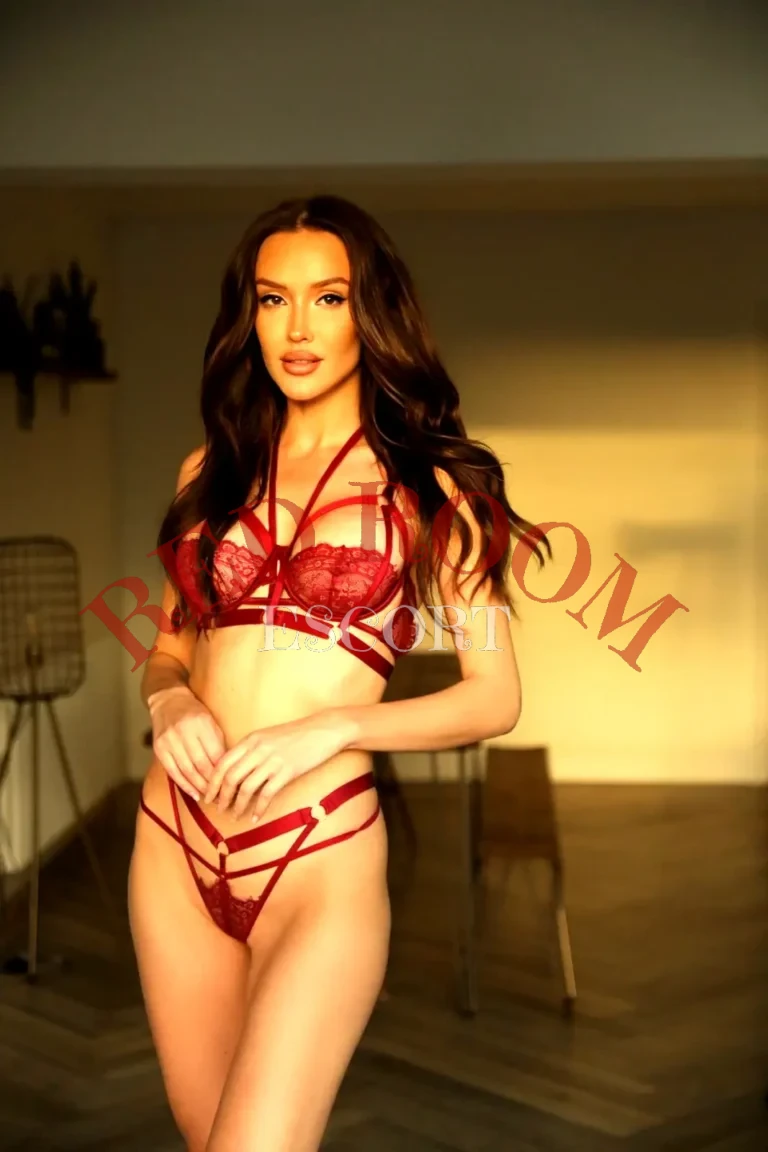 Эскортница Виолетта - грудь 2, рост 168 см, вес 55 кг, цвет волос Шатенки, этничность Европейская