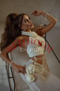 Эскортница Ламби  - грудь 3, рост 170 см, вес 50 кг, цвет волос Русые, этничность Арабская