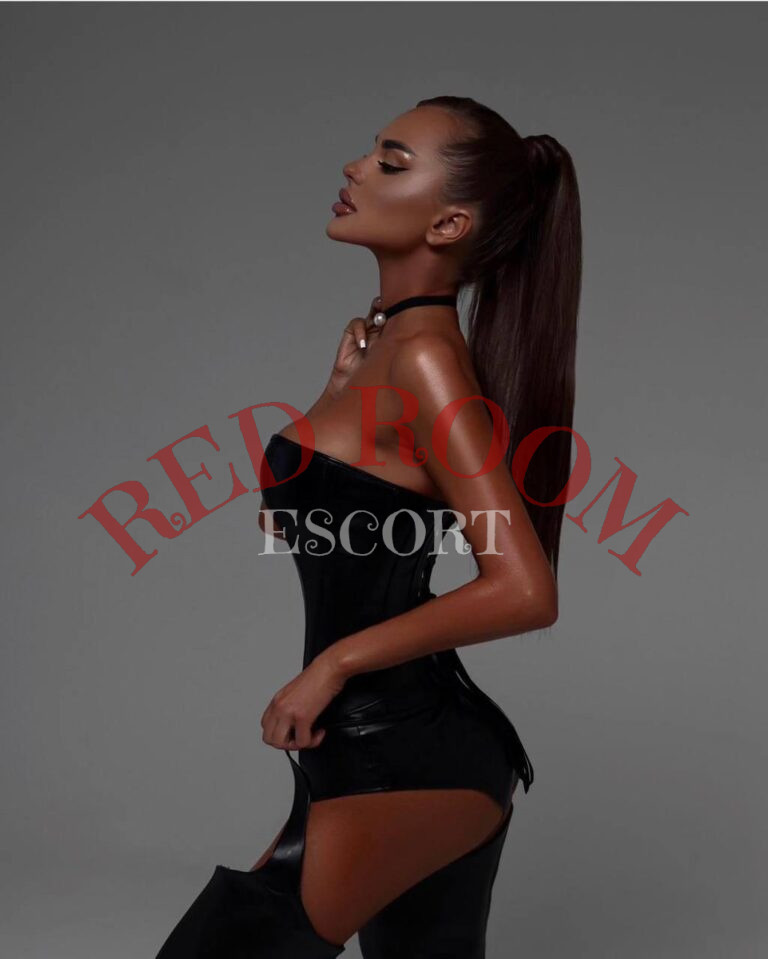 Эскортница Ламби  - грудь 3, рост 170 см, вес 50 кг, цвет волос Русые, этничность Арабская