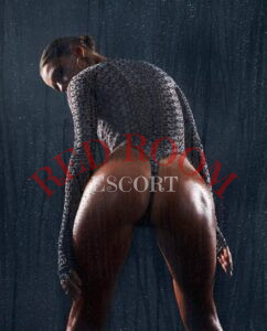 Эскортница Ламби  - грудь 3, рост 170 см, вес 50 кг, цвет волос Русые, этничность Арабская