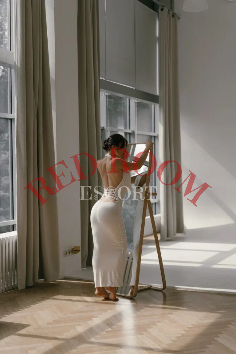 Эскортница Алиса - грудь 4, рост 174 см, вес 61 кг, цвет волос Брюнетки, этничность Арабская