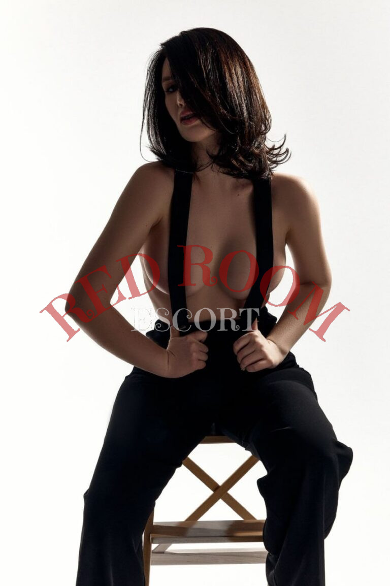 Эскортница Алиса - грудь 4, рост 174 см, вес 61 кг, цвет волос Брюнетки, этничность Арабская