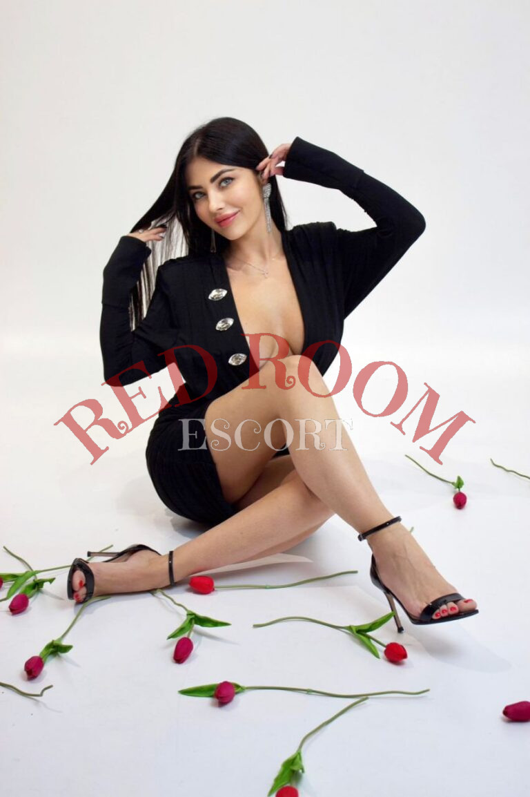 Эскортница Фрида - грудь 4, рост 165 см, вес 53 кг, цвет волос Брюнетки, этничность Европейская