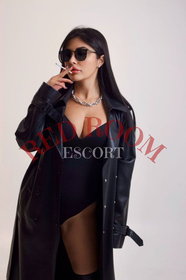 Эскортница Фрида - грудь 4, рост 165 см, вес 53 кг, цвет волос Брюнетки, этничность Европейская