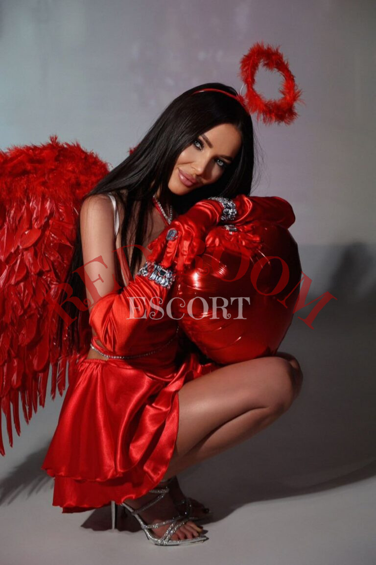 Эскортница Яна  - грудь 3, рост 165 см, вес 49 кг, цвет волос Брюнетки, этничность Европейская