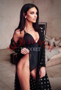 Эскортница Крис - грудь 2, рост 171 см, вес 50 кг, цвет волос Брюнетки, этничность Европейская