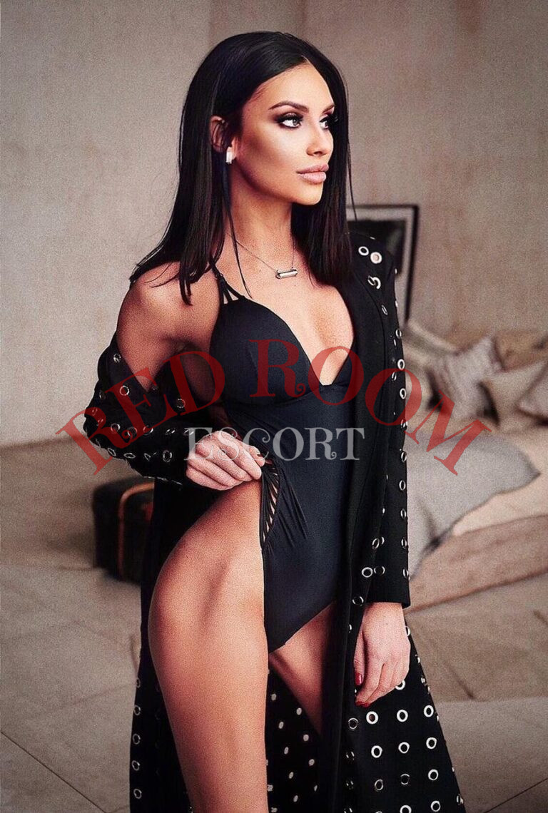 Эскортница Крис - грудь 2, рост 171 см, вес 50 кг, цвет волос Брюнетки, этничность Европейская