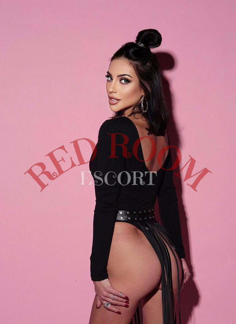 Эскортница Крис - грудь 2, рост 171 см, вес 50 кг, цвет волос Брюнетки, этничность Европейская