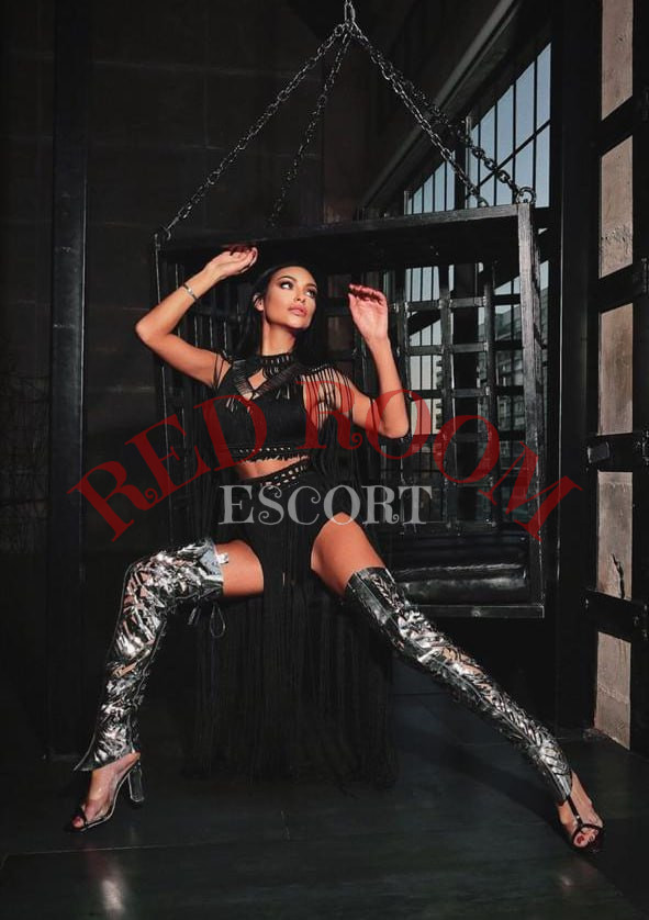 Эскортница Крис - грудь 2, рост 171 см, вес 50 кг, цвет волос Брюнетки, этничность Европейская