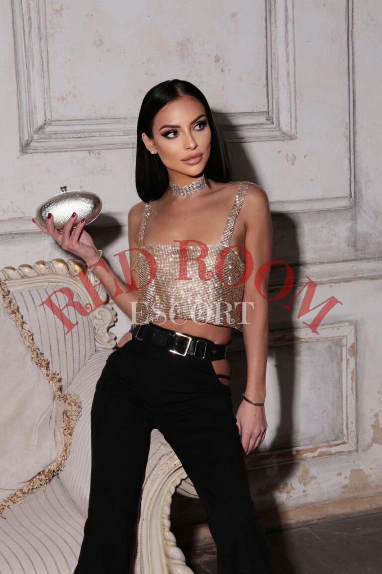 Эскортница Крис - грудь 2, рост 171 см, вес 50 кг, цвет волос Брюнетки, этничность Европейская