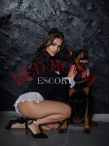 Эскортница Амина - грудь 3, рост 156 см, вес 50 кг, цвет волос Брюнетки, этничность Арабская