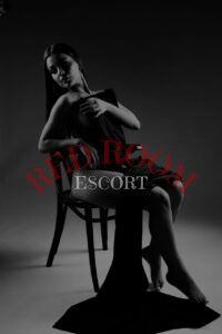 Эскортница Амина - грудь 3, рост 156 см, вес 50 кг, цвет волос Брюнетки, этничность Арабская