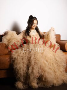 Эскортница Амина - грудь 3, рост 156 см, вес 50 кг, цвет волос Брюнетки, этничность Арабская