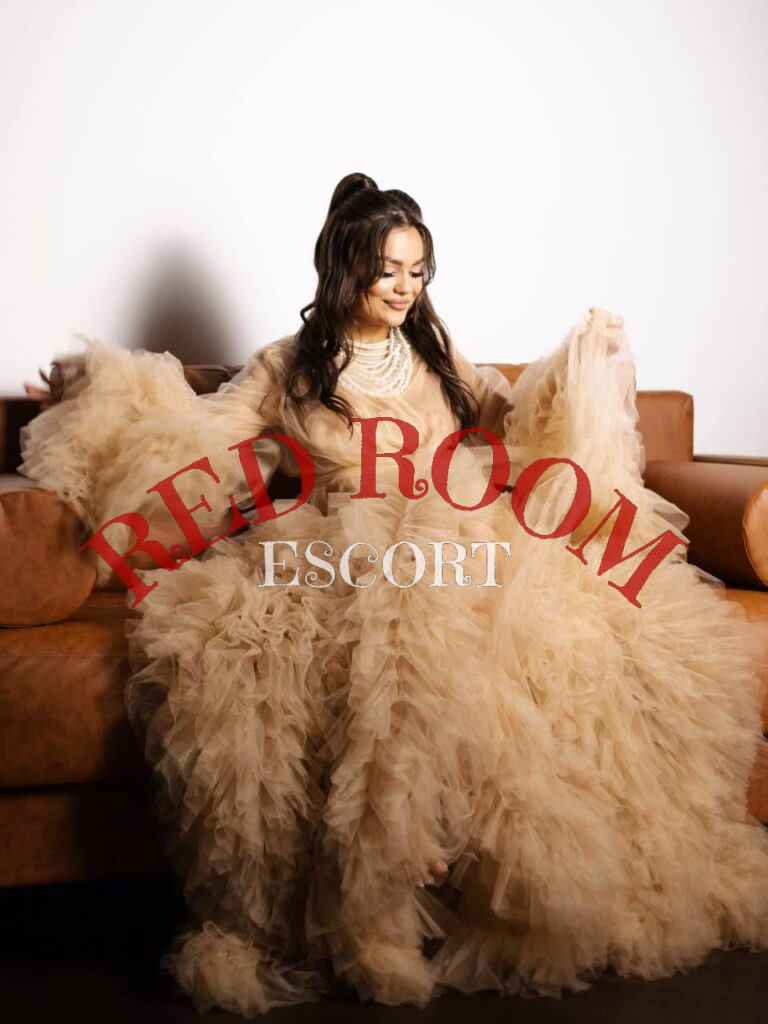 Эскортница Амина - грудь 3, рост 156 см, вес 50 кг, цвет волос Брюнетки, этничность Арабская