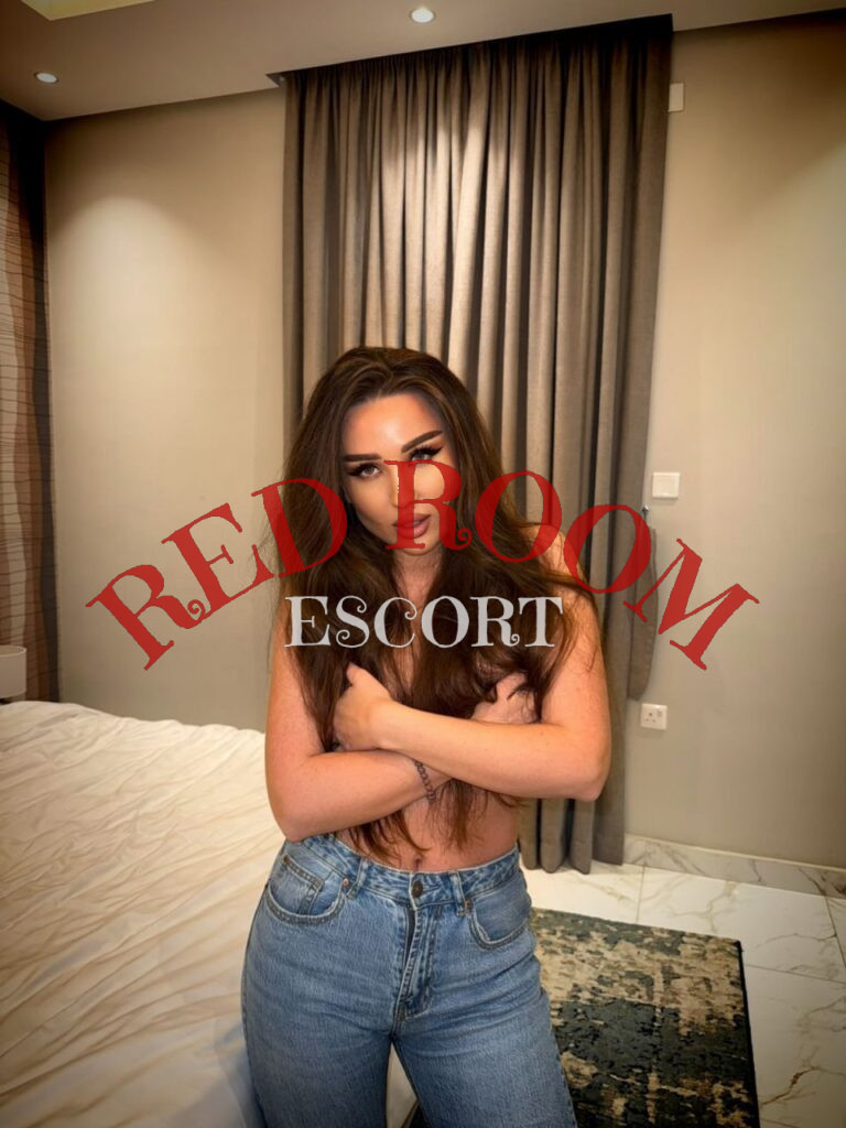 Эскортница Никки - грудь 2, рост 170 см, вес 58 кг, цвет волос Шатенки, этничность Европейская