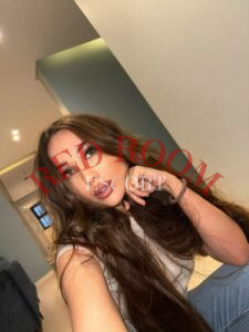 Эскортница Никки - грудь 2, рост 170 см, вес 58 кг, цвет волос Шатенки, этничность Европейская