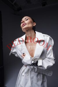 Эскортница Карди  - грудь 3, рост 162 см, вес 42 кг, цвет волос Шатенки, этничность Европейская