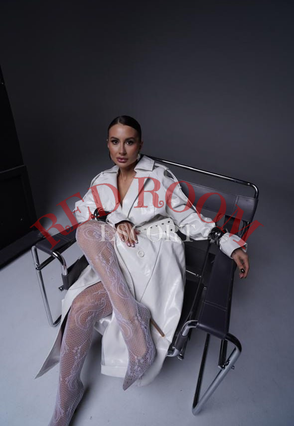 Эскортница Карди  - грудь 3, рост 162 см, вес 42 кг, цвет волос Шатенки, этничность Европейская