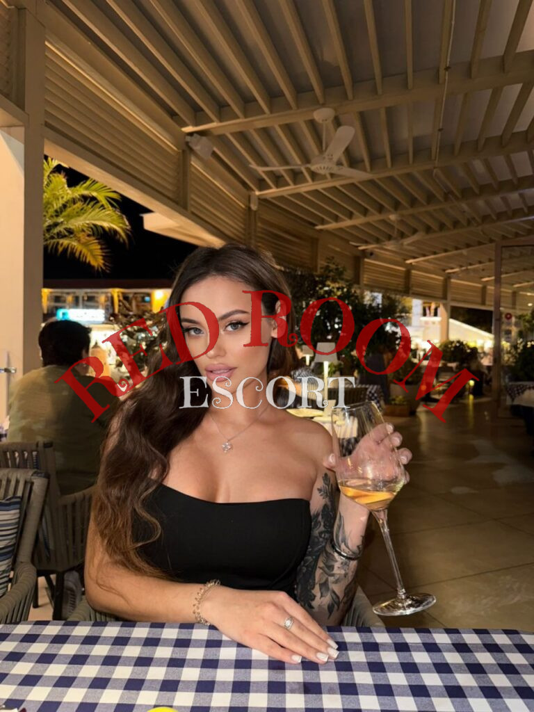 Эскортница Бетти - грудь 3, рост 170 см, вес 55 кг, цвет волос Русые, этничность Европейская