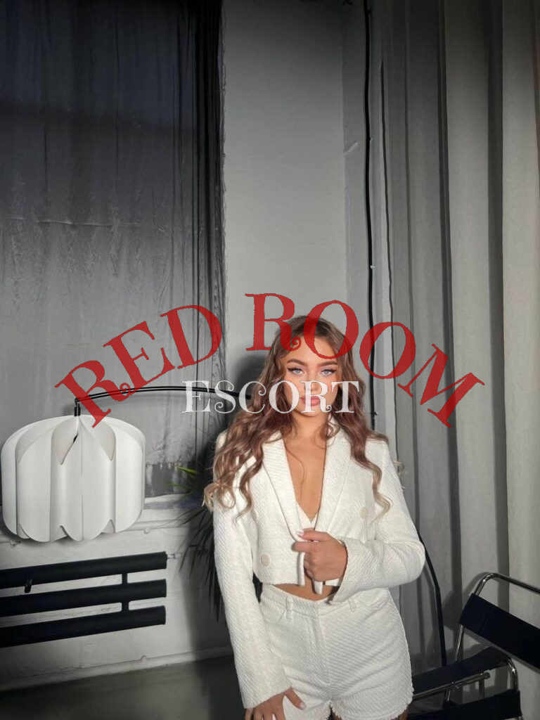 Эскортница Бетти - грудь 3, рост 170 см, вес 55 кг, цвет волос Русые, этничность Европейская