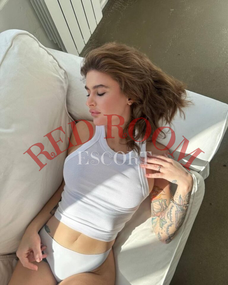 Эскортница Розалия - грудь 4, рост 163 см, вес 51 кг, цвет волос Русые, этничность Европейская