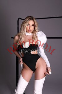 Эскортница Зоя  - грудь 3, рост 170 см, вес 56 кг, цвет волос Шатенки, этничность Европейская