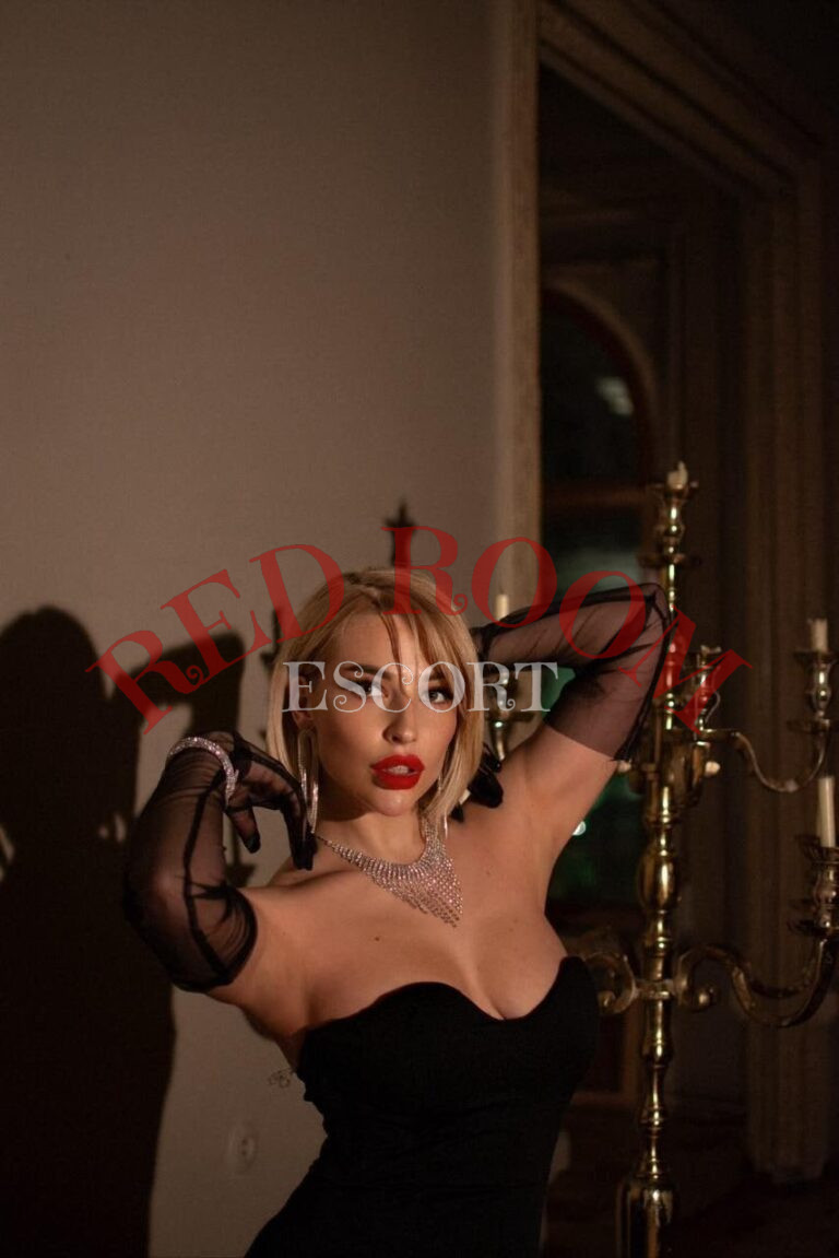 Эскортница Зоя  - грудь 3, рост 170 см, вес 56 кг, цвет волос Шатенки, этничность Европейская