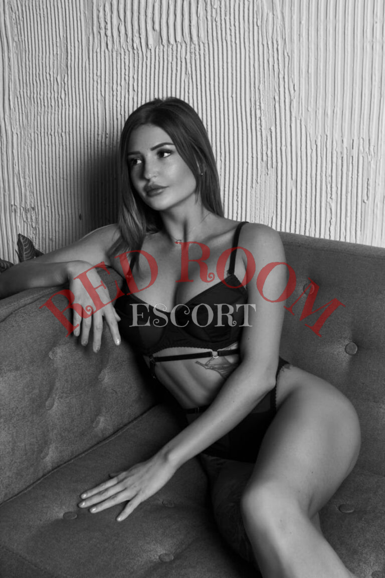 Эскортница Стася  - грудь 3, рост 160 см, вес 52 кг, цвет волос Русые, этничность Европейская