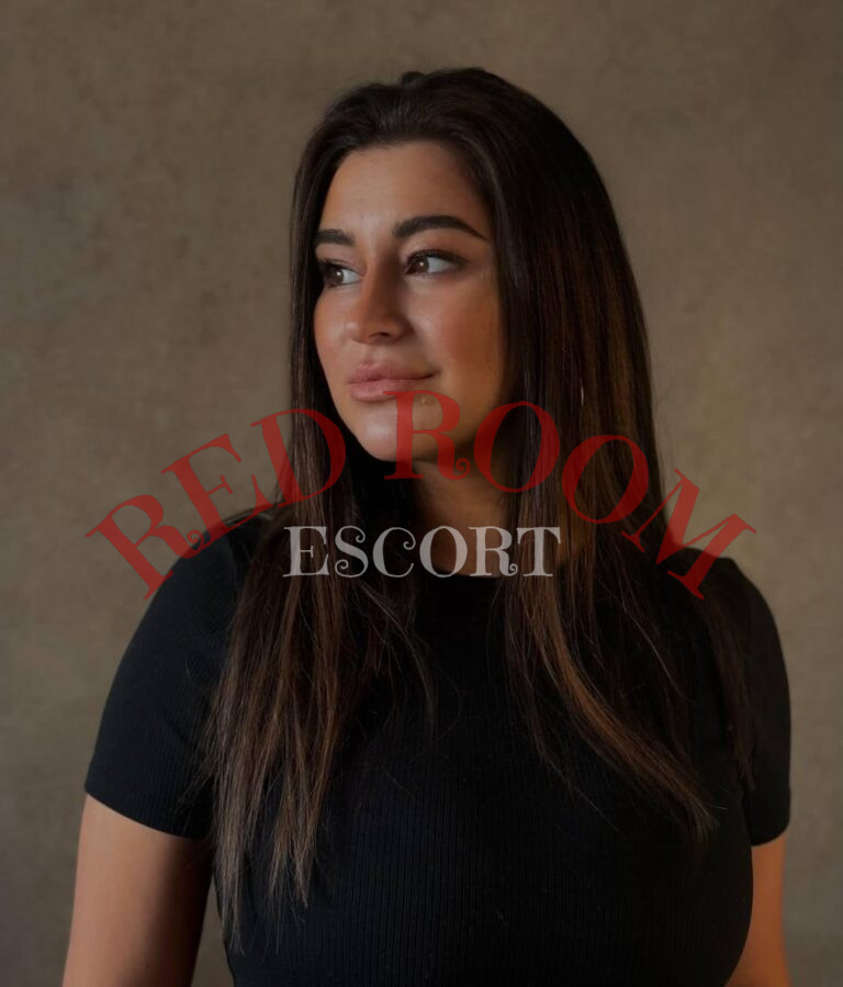 Эскортница Юлия  - грудь 4, рост 170 см, вес 59 кг, цвет волос Брюнетки, этничность Арабская