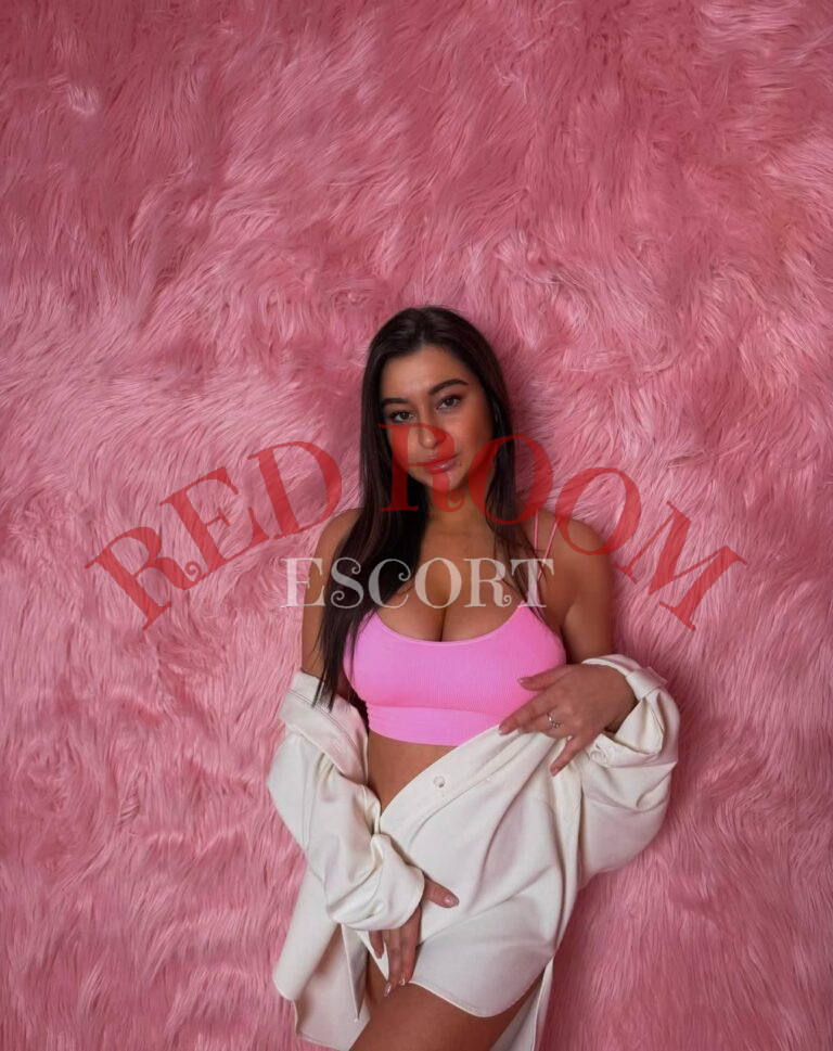 Эскортница Юлия  - грудь 4, рост 170 см, вес 59 кг, цвет волос Брюнетки, этничность Арабская