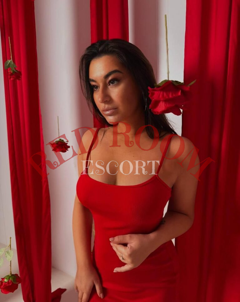 Эскортница Юлия  - грудь 4, рост 170 см, вес 59 кг, цвет волос Брюнетки, этничность Арабская