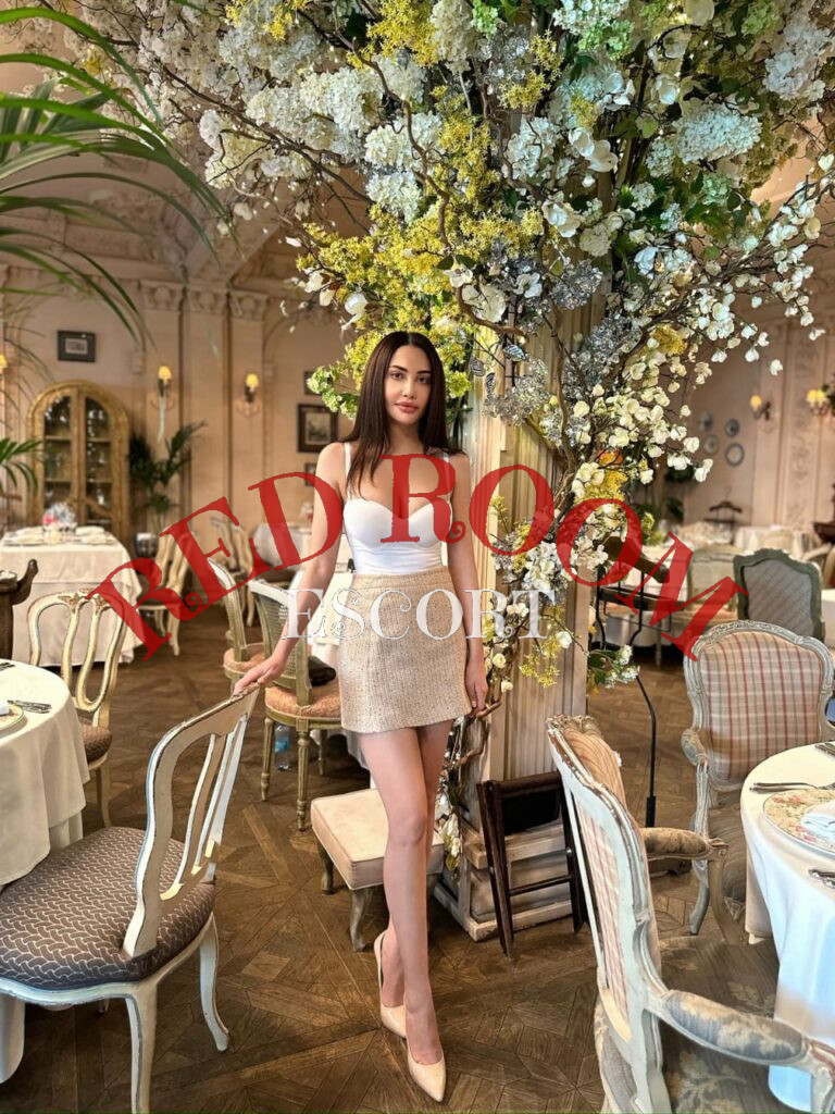 Эскортница Алина - грудь 3, рост 170 см, вес 50 кг, цвет волос Шатенки, этничность Европейская