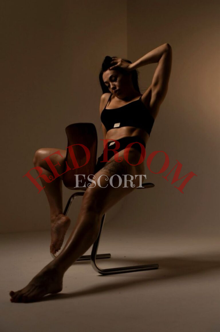 Эскортница Меган  - грудь 3, рост 170 см, вес 60 кг, цвет волос Брюнетки, этничность Европейская