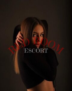 Эскортница Владлена - грудь 3, рост 168 см, вес 55 кг, цвет волос Шатенки, этничность Латиноамериканская